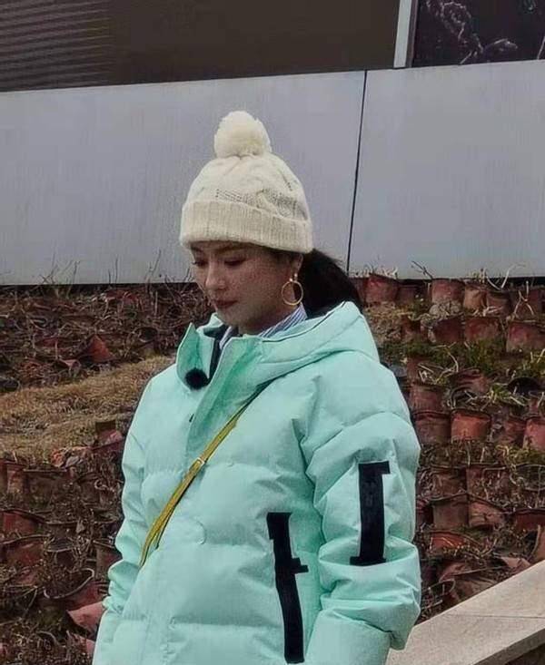 显得|妻子5路透，秦海璐夫妇打扮朴实却最恩爱，刘涛孤身显落寞