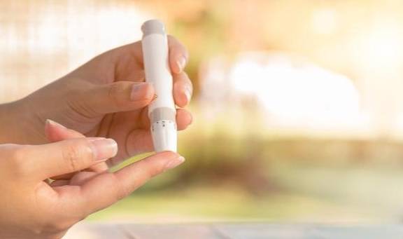 控制|根据3种人群判断：餐后血糖10mmol/L高还是不高？