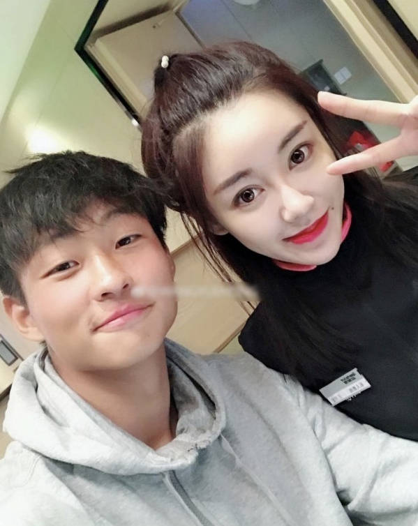 泰山队中锋练瘦十斤,国足战越南将展示高空威力,女友青春靓丽_郭田雨