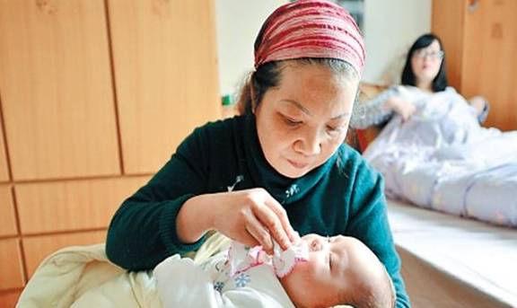 月子|九成宝妈产后腰疼，元凶多半是月子期几个坏习惯，三招教你躲过它