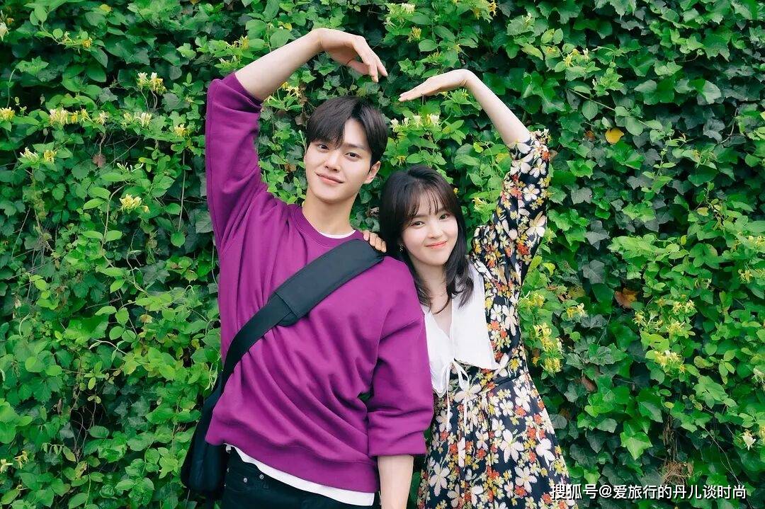 颜色|跟着韩剧《无法抗拒的他》学穿搭，韩素希的时尚减龄穿搭大合集