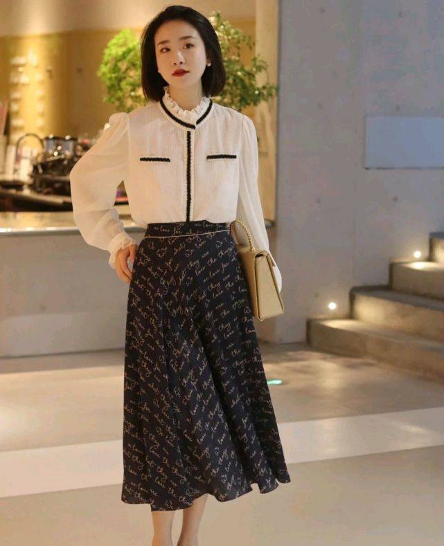 黑色|简洁大方的秋装是首选,简单又好穿,舒适感满分