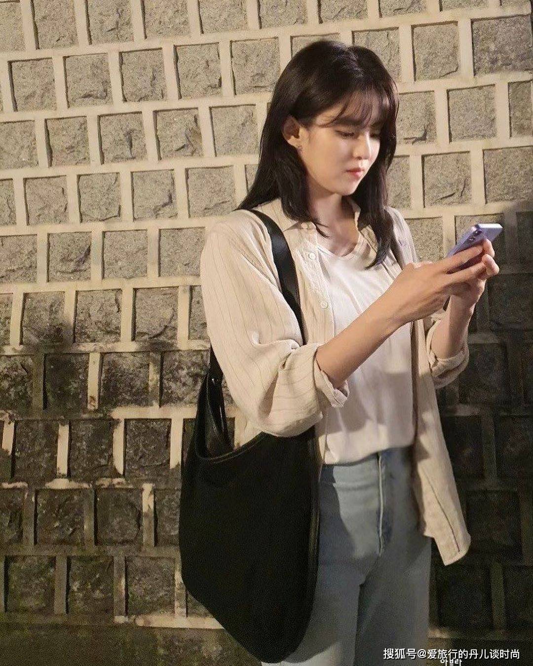 颜色|跟着韩剧《无法抗拒的他》学穿搭，韩素希的时尚减龄穿搭大合集