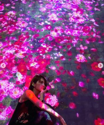 合体|杨丞琳「上海逛美术馆」全被拍!陈妍希短裤泄铅笔腿…合体闺蜜嗨爆