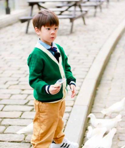 网友|杜江二胎女儿疑曝光，身高快赶上霍思燕肩膀，曾屡次被拍从未公开