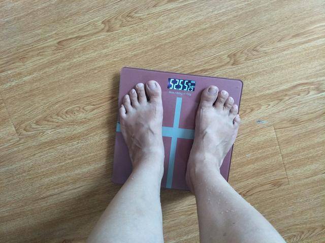 80后宝妈从140斤瘦到105斤,坚持吃减肥餐,每顿吃到饱体重一直降