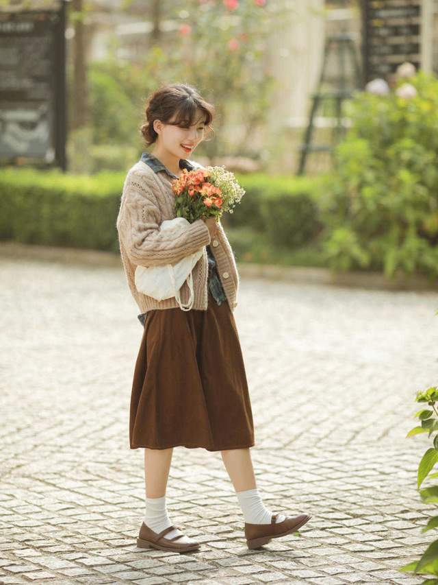 帆布鞋|秋天正确的打开方式,针织衫的温柔少不了,可以尝试这样搭超好看