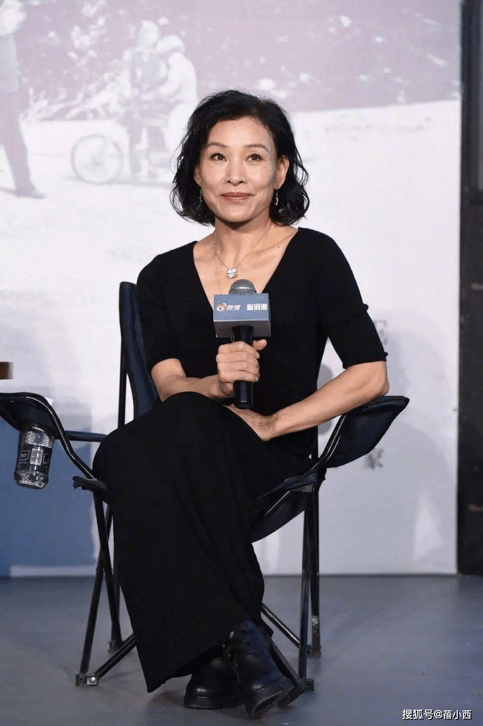 身材|陈冲不走寻常路，壮硕身材穿紧身蕾丝裙气质惊艳，年过半百依旧美