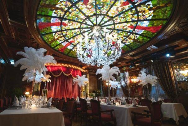 名媛|沈月晒庆生照,脖子里挂着6条珍珠项链奢华至极,7位闺蜜成为陪衬