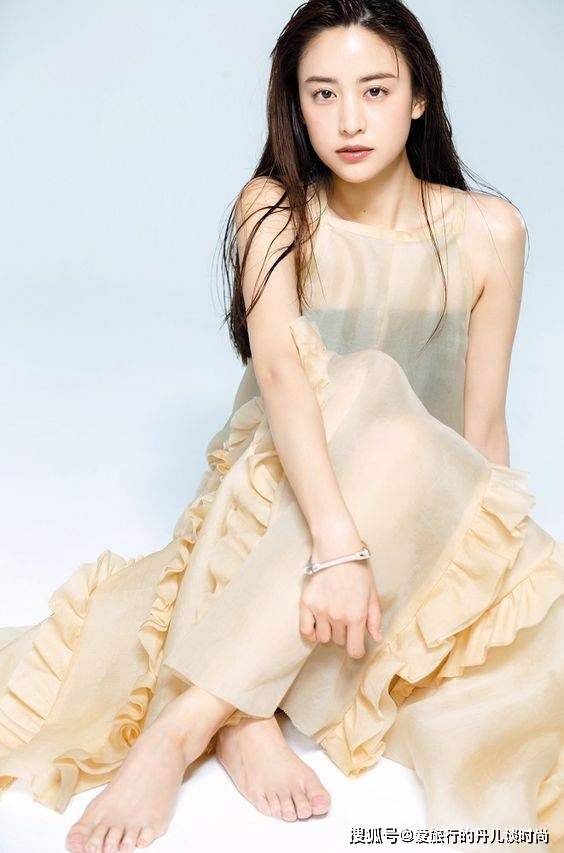 颜色|美女模特的时尚穿搭，5种颜色搭配搞定，您也能做得到呢