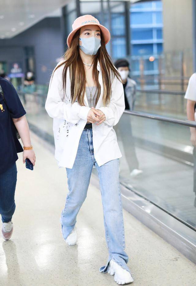 女孩子|容祖儿把女团气质写在身上，穿短上衣看着好精致，就是眉眼有点老