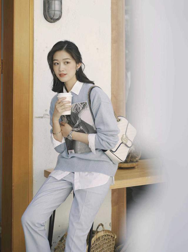 帆布鞋|秋天正确的打开方式,针织衫的温柔少不了,可以尝试这样搭超好看