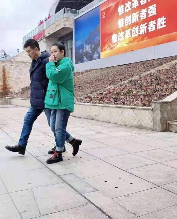 显得|妻子5路透，秦海璐夫妇打扮朴实却最恩爱，刘涛孤身显落寞