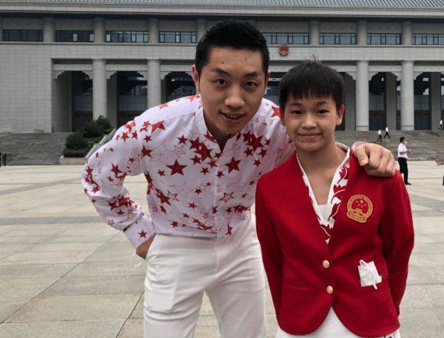 元素|全红婵全运会合影太娇小！和朱婷站一起成最萌身高差，气场却不输