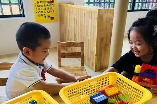 要求|孩子是否适应了幼儿园？不哭不闹并非唯一标准，具体得看四方面