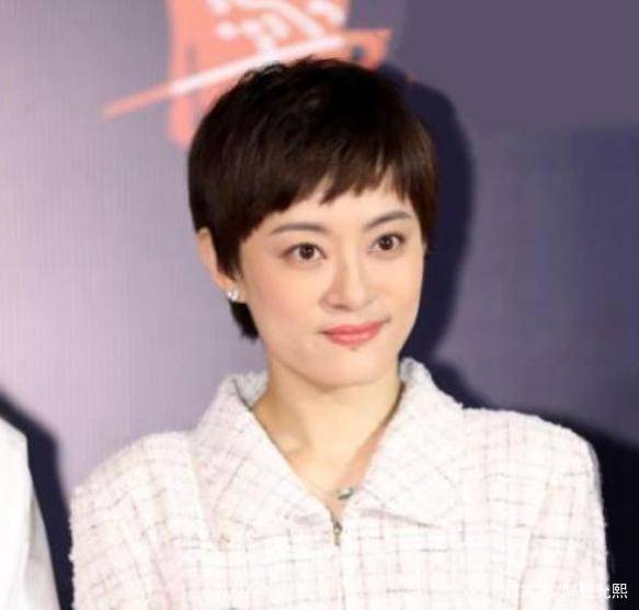 身材|38岁孙俪状态也太好了，穿浅白色小香风少女感满满，笑起来很甜美