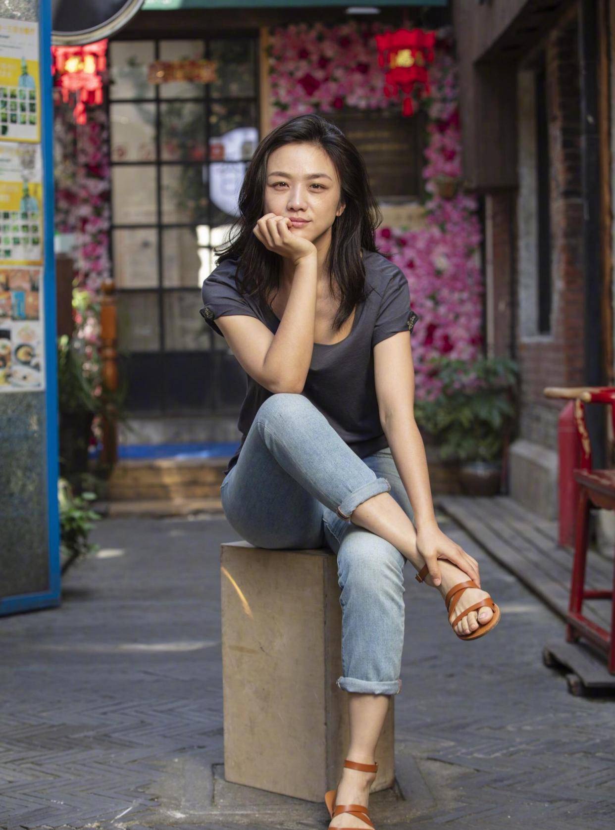 丝绸|风格解析：为什么汤唯穿棉麻显高级，穿亮光丝绸反而显低俗？
