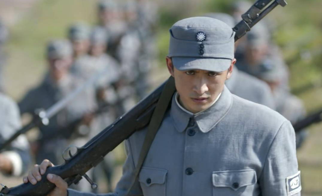 发型|抹发胶抽雪茄,《亮剑3》变偶像养成,人民日报也看不下去了