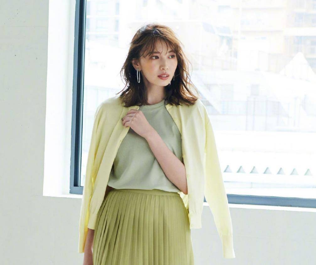 卷发|女人如果还没到60岁，这3款“大妈发型”尽量别留，会显老很多