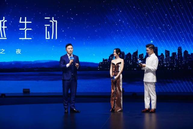 显高|周迅腿短还穿这么长的礼服！踩15cm“高跷”裙摆直接拖地，惨翻车