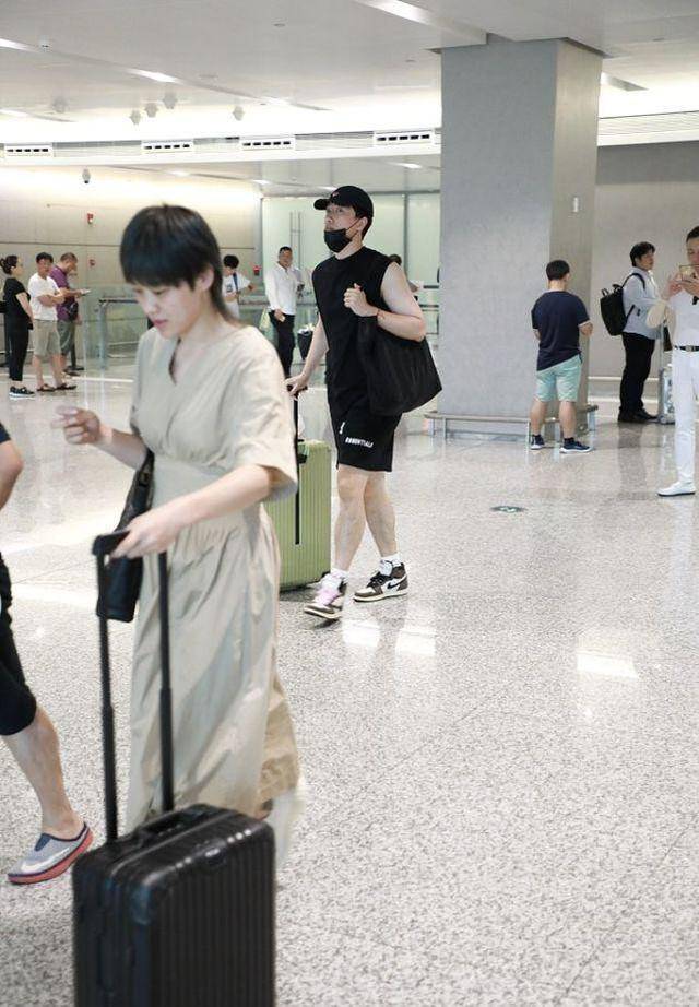 身材|刘翔二婚老婆颜值普通，剪时髦“鲶鱼头”穿连衣裙，也没啥抢眼感