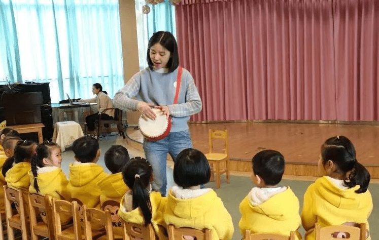 家长|当幼儿园老师到底能有多累？几张图完美诠释，隔着屏幕都能感觉到