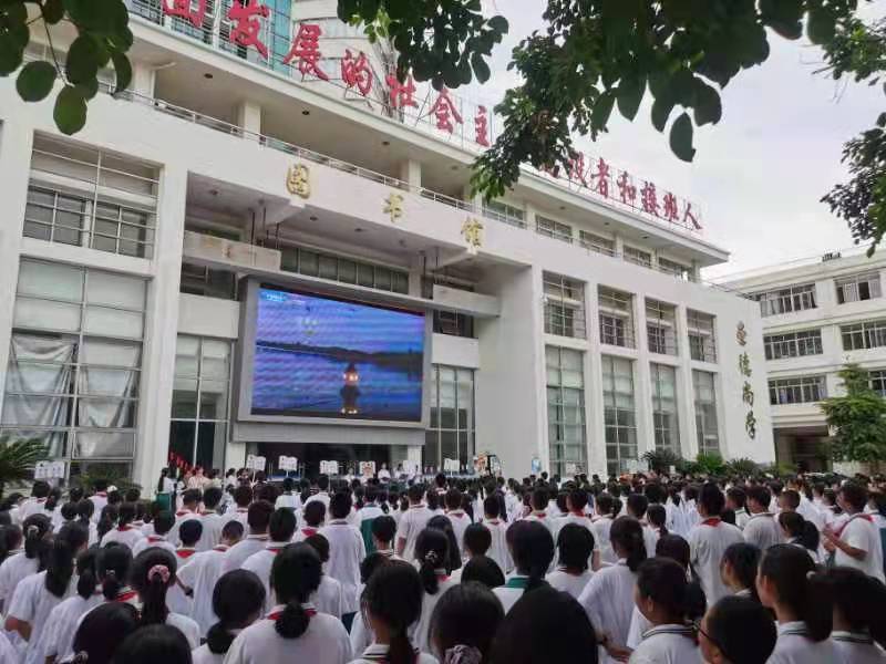 海南华侨中学初中部第三届英语文化节暨中秋英语游园活动受到七年级