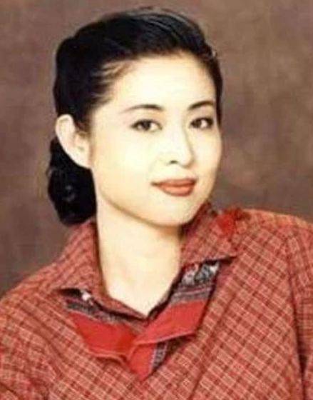 颜色|倪萍瘦下来连着年龄也瘦了,皱纹明显却依然迷人,让人哇塞!