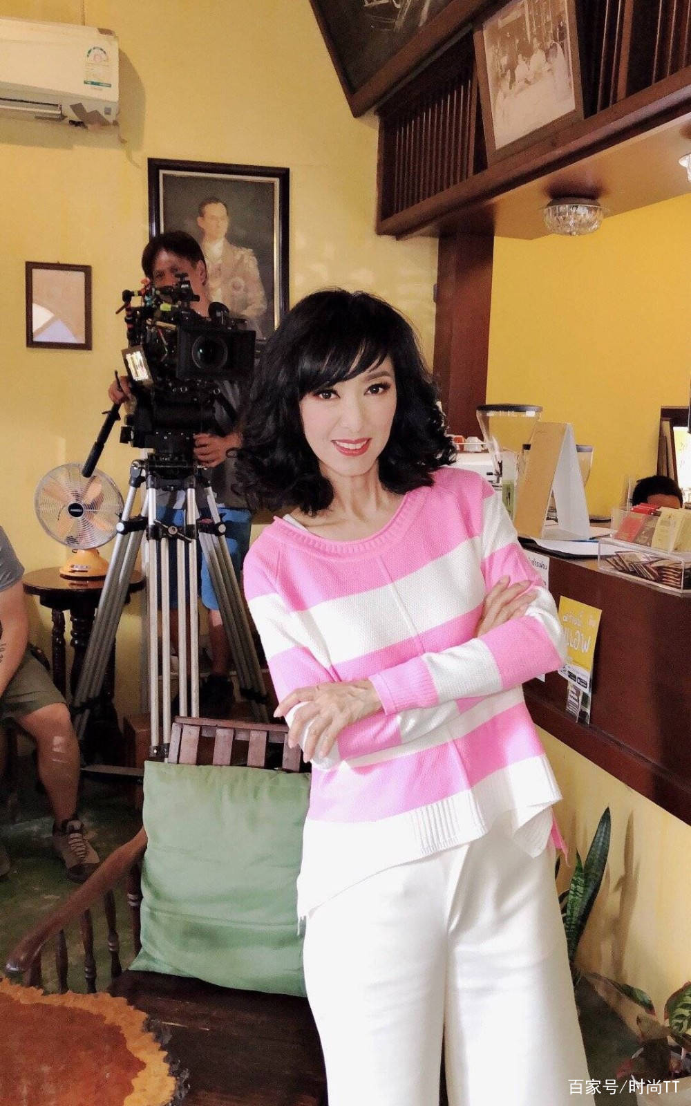 状态|64岁米雪真绝了,无袖背心配健美裤毫无赘肉,这身材让人看自卑