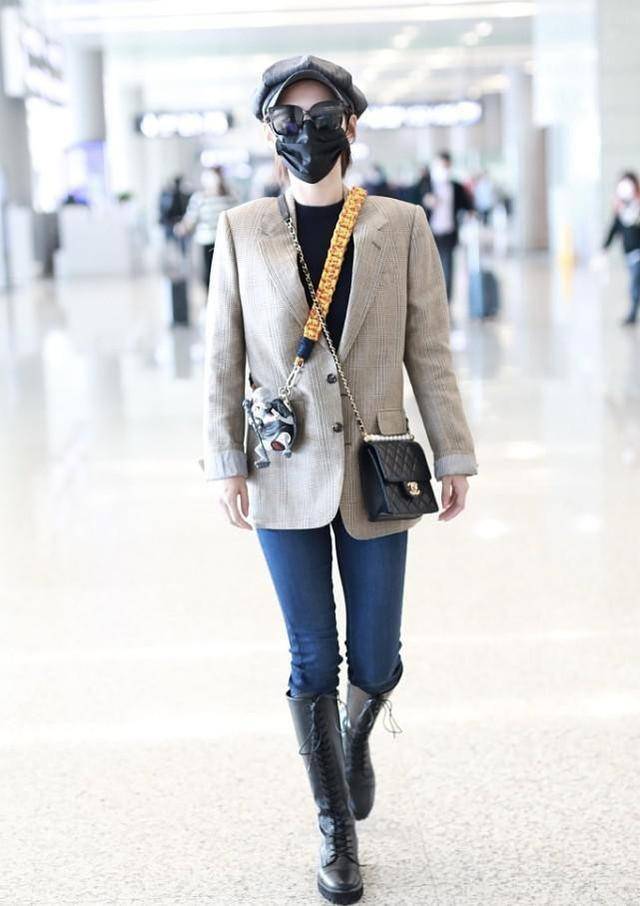 身材|张嘉倪气质成熟不少，穿宽肩西装配紧身背心，硬把身材修成三七比