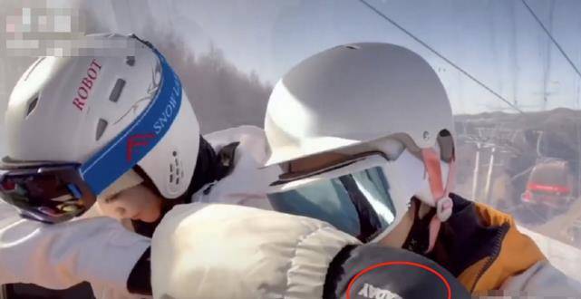 状态|李小璐被曝花钱养PGone,还穿同款秀恩爱?她曾辟谣感情状况