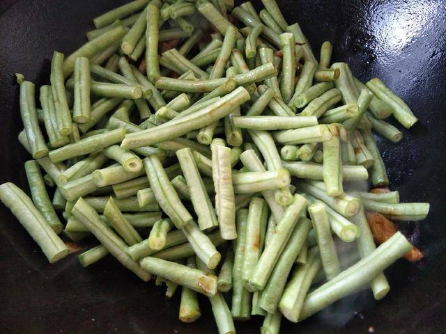 豆角炒肉豆角焯水多长时间 f3c4feefe2f1435888bde08b5540b2fa.jpeg