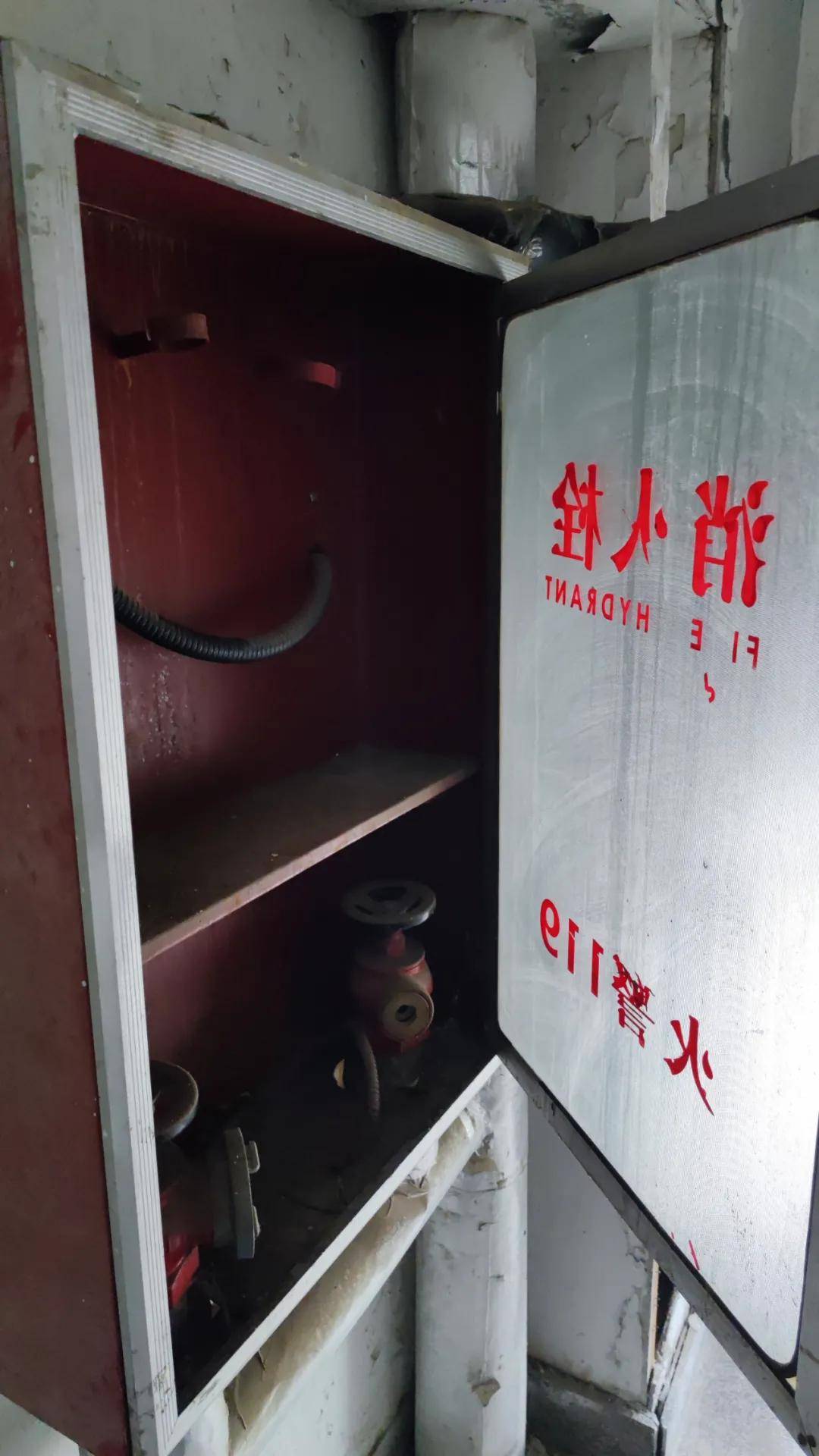 嘉祥一小区消防设施残缺成摆设发生火灾怎么办