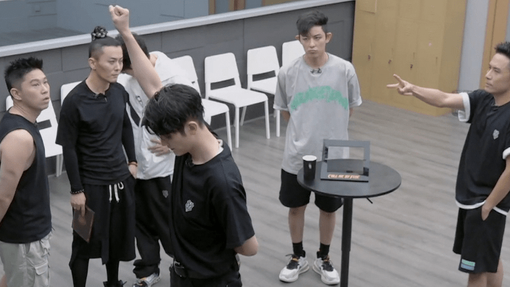 因为|《哥哥》中一路躺赢的3个人，1个确实有实力，2个备受争议