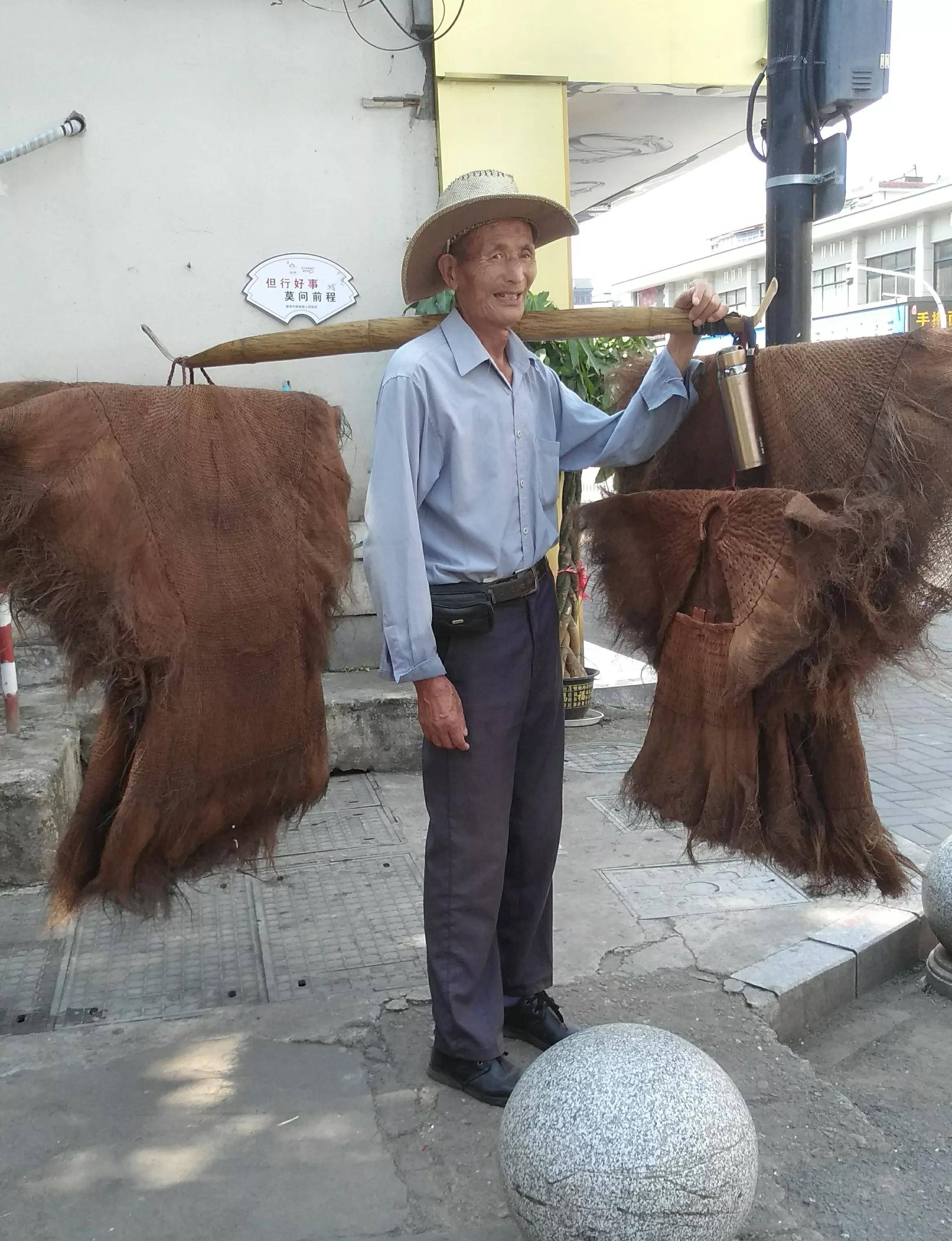 衢州市的老先生是"传统文化传人"吗