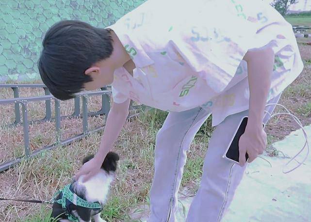 未成年|马嘉祺亮相TNT团综，自我介绍亮点十足，粉丝却祈求别上热搜