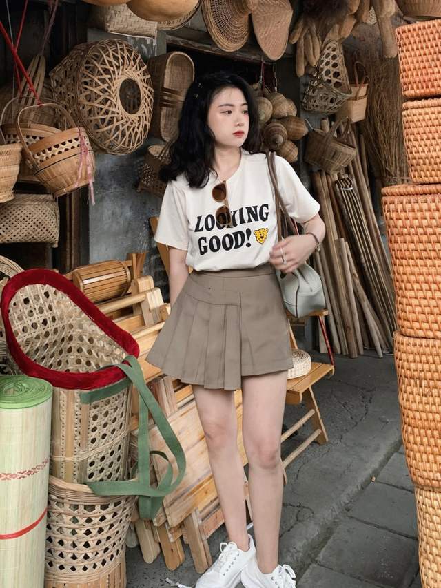 下半身|秋季小个子怎么穿才显高？红色u领上衣+淡黄色波点裙，气质又性感