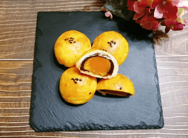 如何做蛋黄酥才好吃 6c0122f424e94debaa11179293cbebf8.png