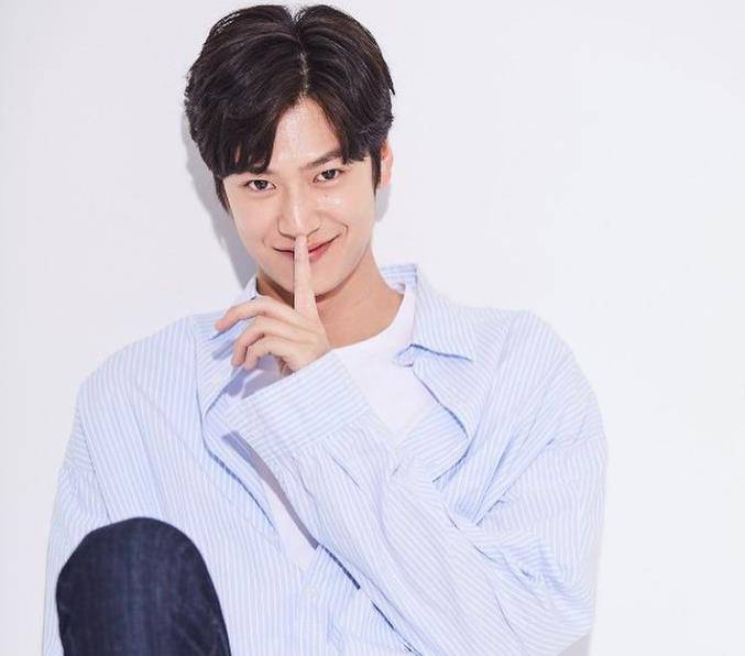 电影|《哲仁王后》罗仁宇人气暴增！精湛演出不输主角金正贤，最帅男二