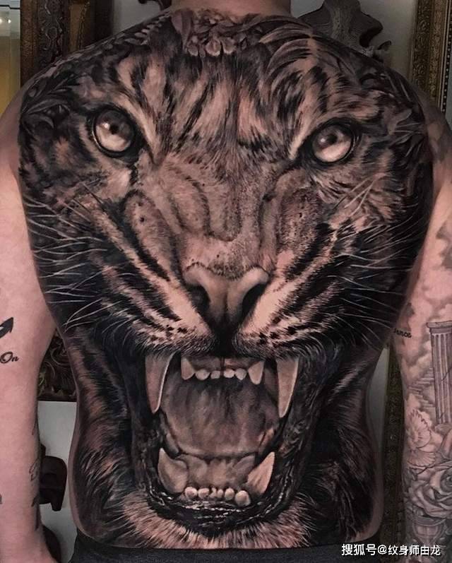满背老虎纹身图案