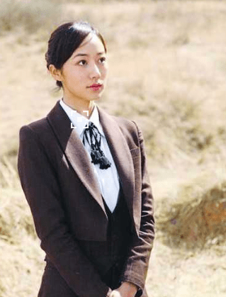 黑色|韩雪够狠!连“半袜半鞋”都敢穿出门,普通人真不敢尝试!