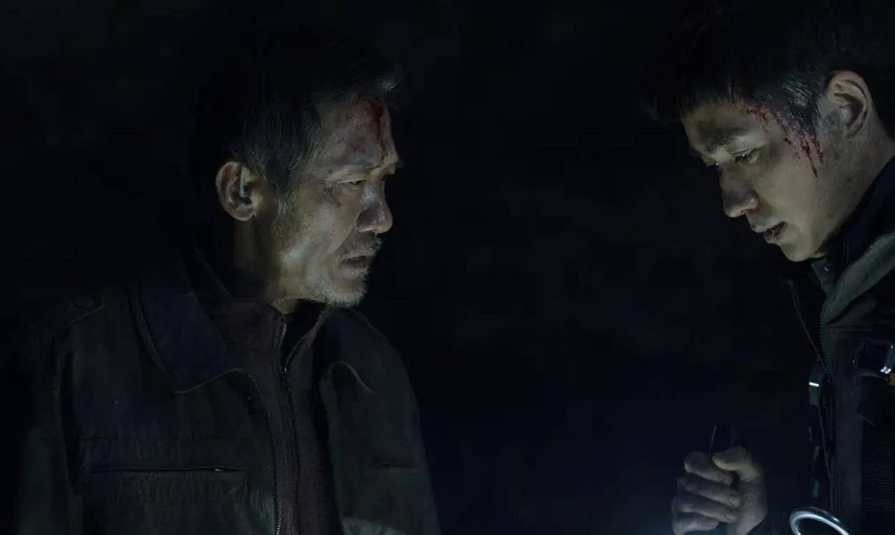 小洪|上线3天拿了9600多万票房！朱一龙新片《峰爆》，凭什么这么猛？