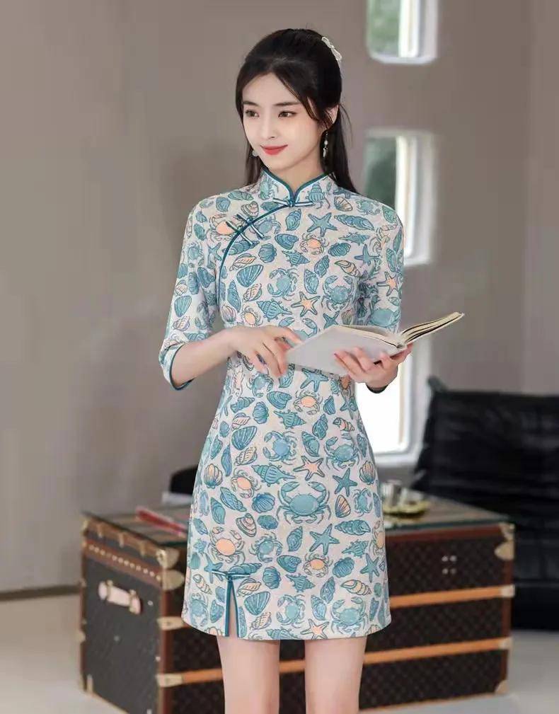 适合年轻女子的旗袍,中低个子女性的俏丽时装,气质很是清丽动人_款式