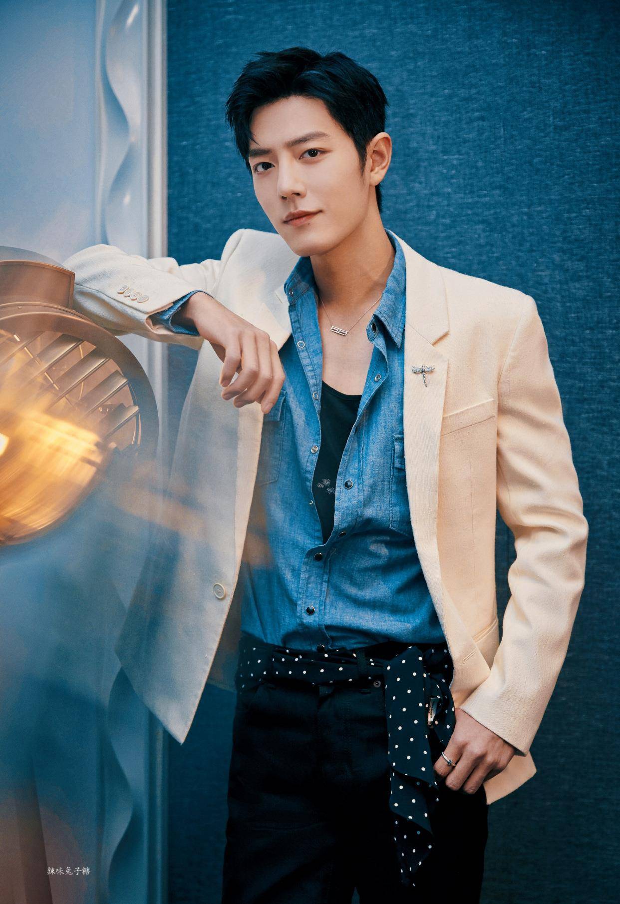 活动|拖到最后不给镜头？粉丝不满肖战被晾6小时，肖战早起发文安慰