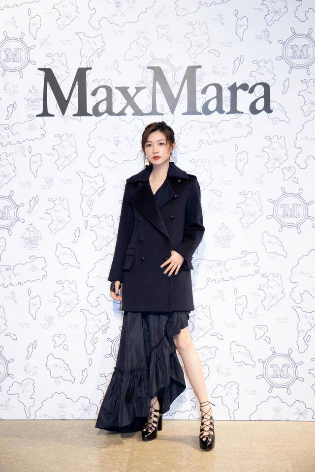 黑色|万茜是个“有品位”的人,一身黑色穿搭不显老,竟意外穿出高级感