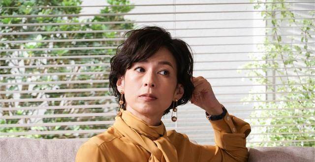 卷发|谁说老年人只能烫小卷？这几种大卷发型时髦减龄，也非常适合老人