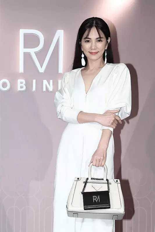 she|“人到中年”的陈嘉桦，反而越来越有女人味儿了