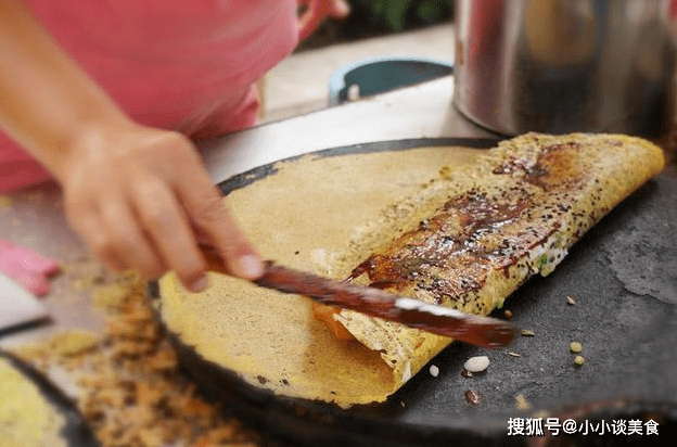 因为|给你6块钱去吃街边5种美味小吃,许多人都选第五种,你会选啥?