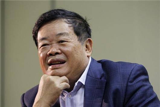遇到红颜知己,曹德旺和妻子闹离婚条件提的太低!