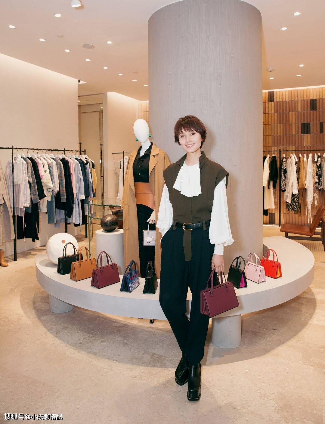 服装|中年女性的气质“叠穿”法，还得跟着这些中年女明星学